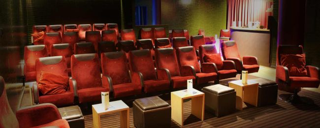 Die Bel Etage Des Filmvergnugens Monopol Kino