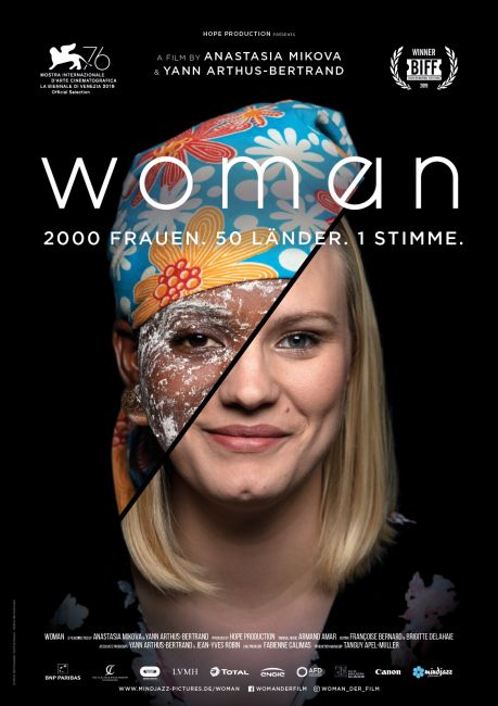 Woman Im Monopol Kino